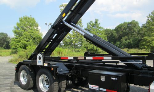 Inboard lift cylinders keep the truck frame rails free for other equipment.